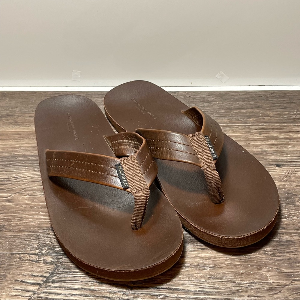 American Eagle Brown Flip Flops Sandals Men's - Size 9